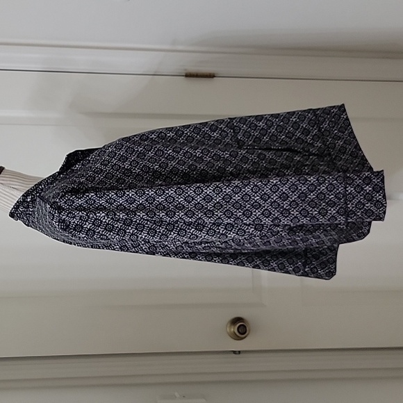 Coldwater Creek, Size Unknown Black Gray Patterned Athletic Jacket, Front Zipper - Picture 4 of 10